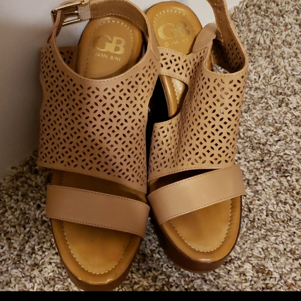 Wedge heels